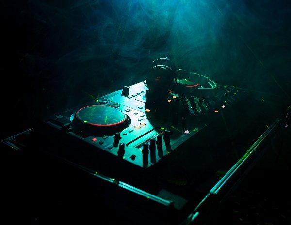 THRUSTMASTER MESA DJ PARA PC DJCONTROL IMPULSE 200